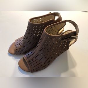 White Mountain Tan Wedge Size 10